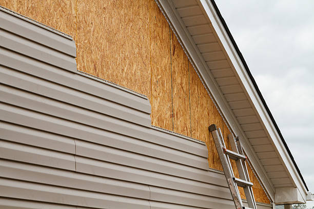 Professional Vinyl Siding technician working in Jacobsburg, OH